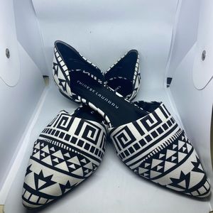 New Chinese Laundry Easy Does It Black and White Flat Size 8